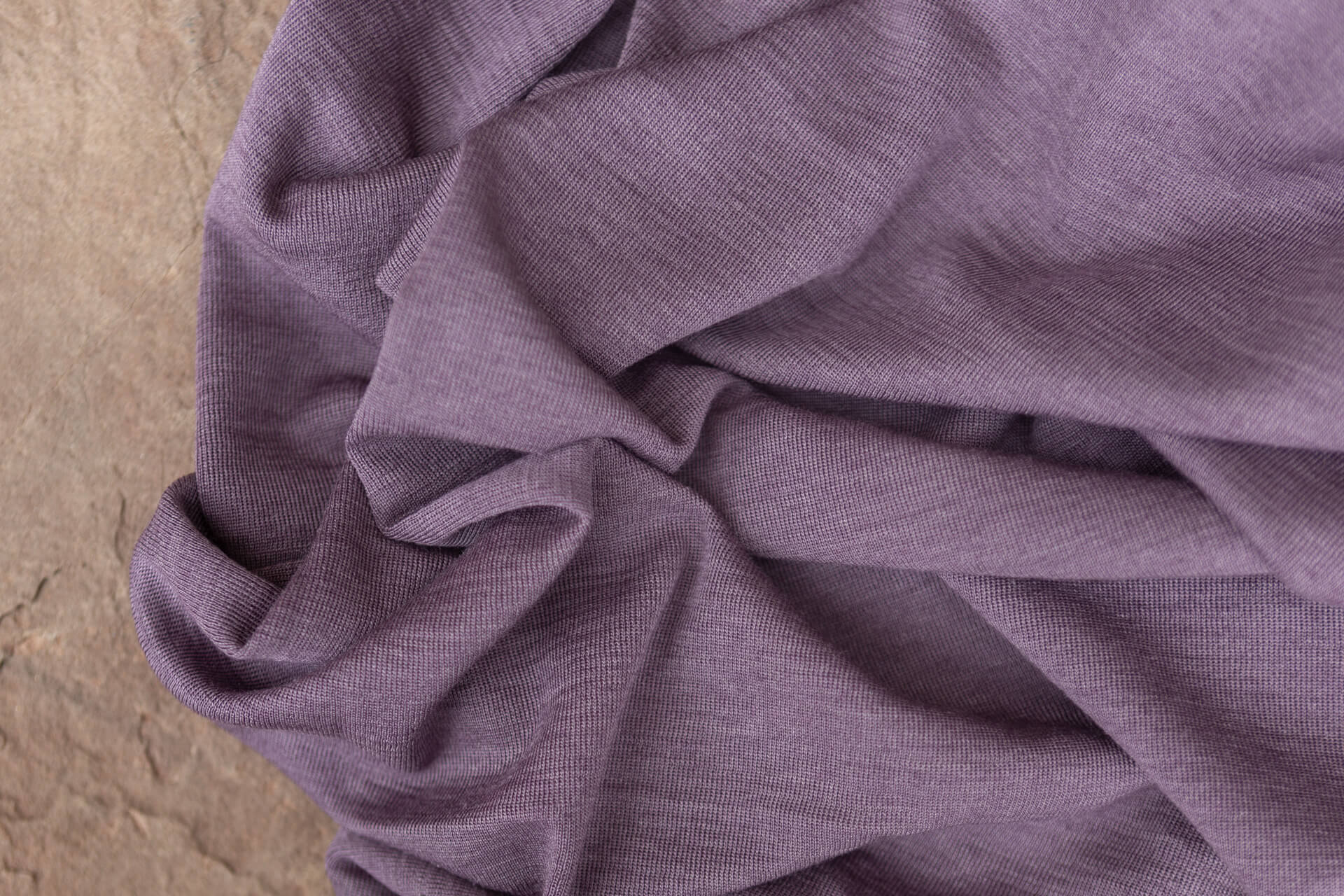 bio-wolle-seide-brombeere-detail Bio Wolle Seide brombeere Detailansicht
