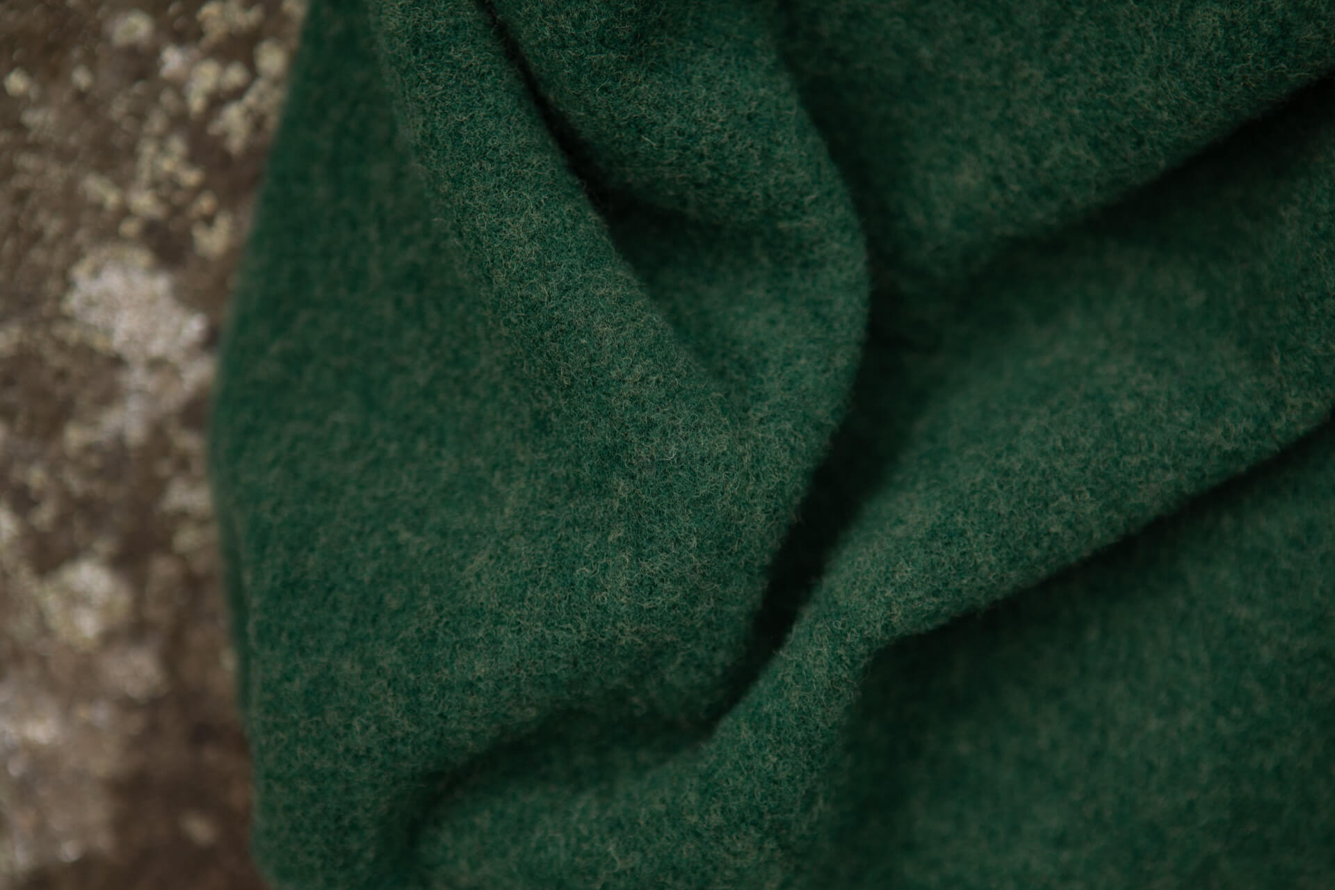 Bio Merino Kuschelfleece tiefgrün meliert Detailaufnahme