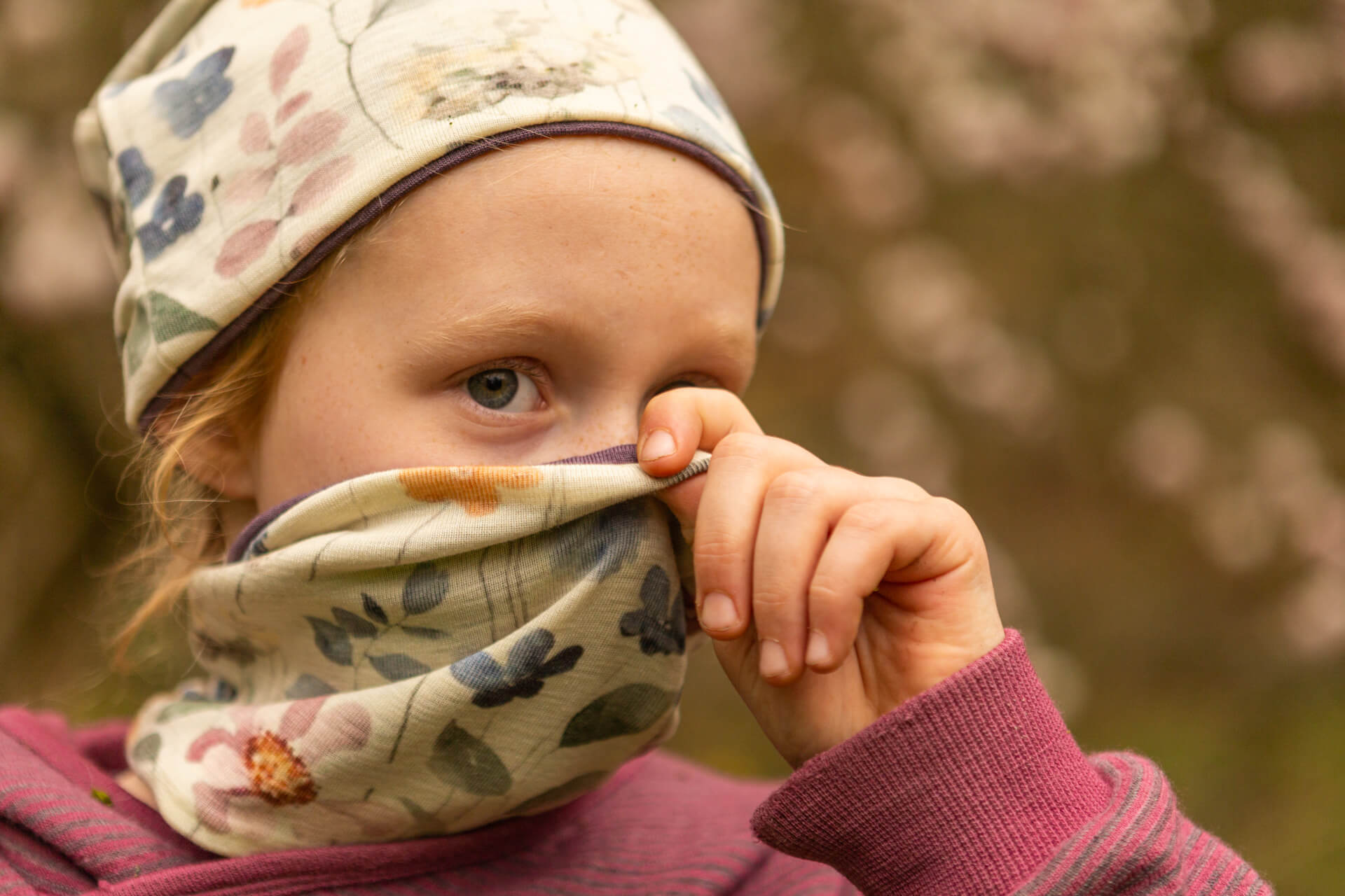 Wolle Seide Wendeloop für Kinder  ab 5 Jahre Pastelblumen mit brombeere 